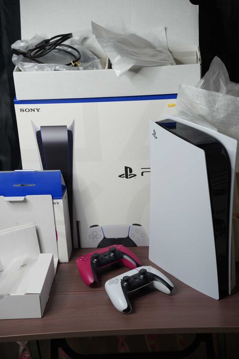 Sony Playstation 5 + 2 джойстика