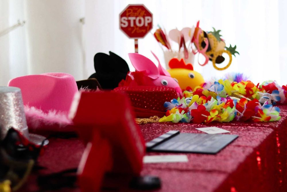 OFERTĂ Photobooth + Audio Guest Book Oradea Distracție Garantată!