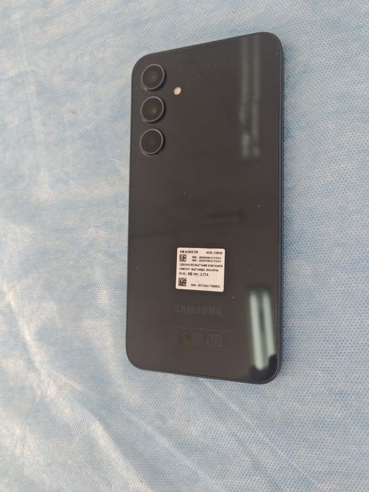 Самсунг А35 в хорошем состоянии