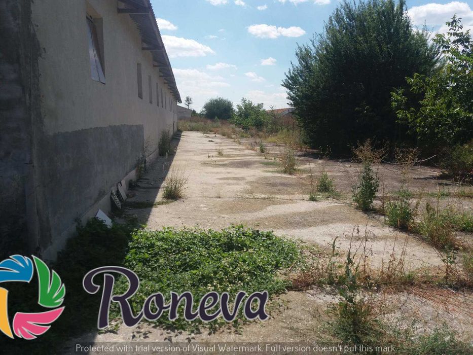 Урегулиран поземлен имот 2550 м2 и склад 874 кв с.Левски