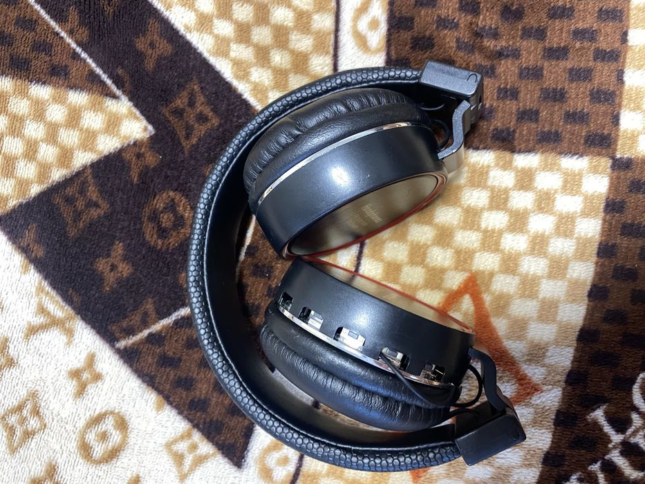 Наушник сатылады