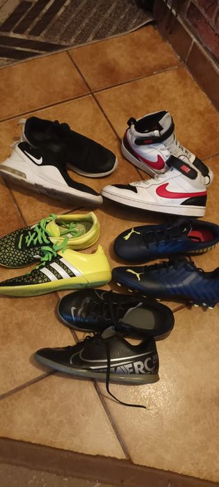 De vanzare  5 prechi de încălțări