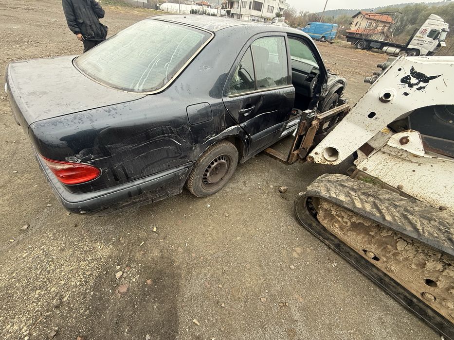 Мерцедес  Е220 ЦДИ 143 кс 2000г ОМ611 на части