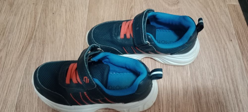 Продам кроссовки