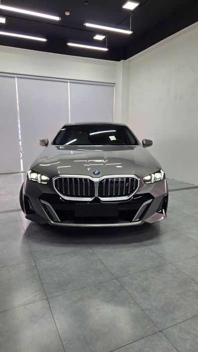 BMW i5 40L М пакет
2025 год
