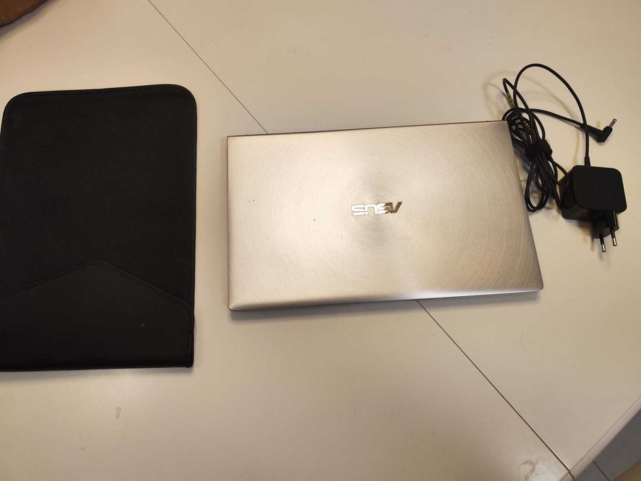 ASUS ZenBook 14 UX434FAC | i7 Gen 10 | 16GB RAM | 512GB SSD | ScreenPad | Husă + Încărcător