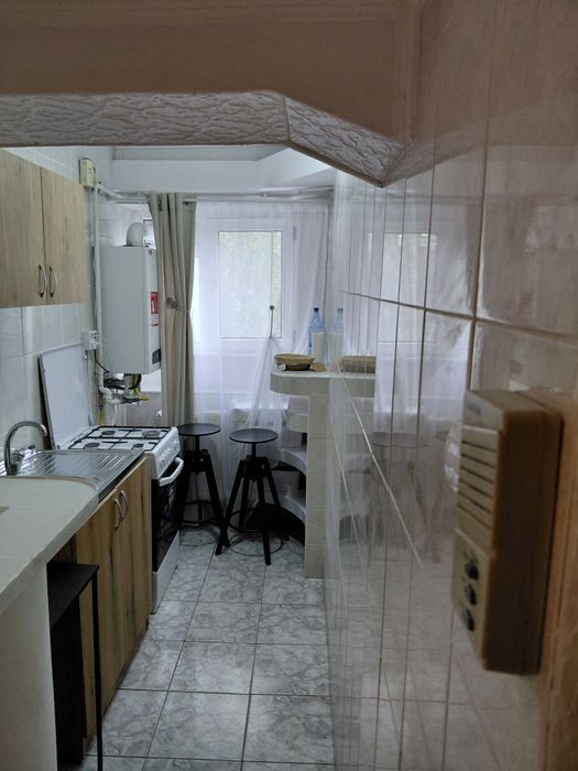 Vand apartament 2 camere et 4