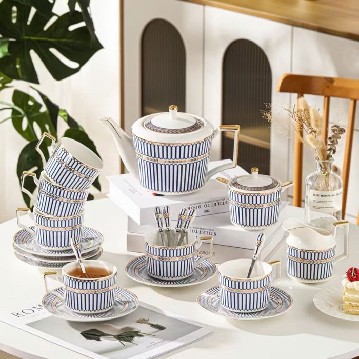 Чайный сервиз премиум-класса — фарфор с синим и золотым узором