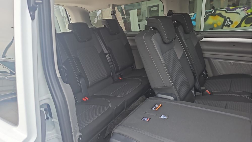 Inchiriez Microbuz  8+1