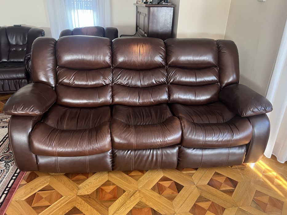 Canapea 3 locuri extensibila + fotoliu relaxare balansoar – stare buna