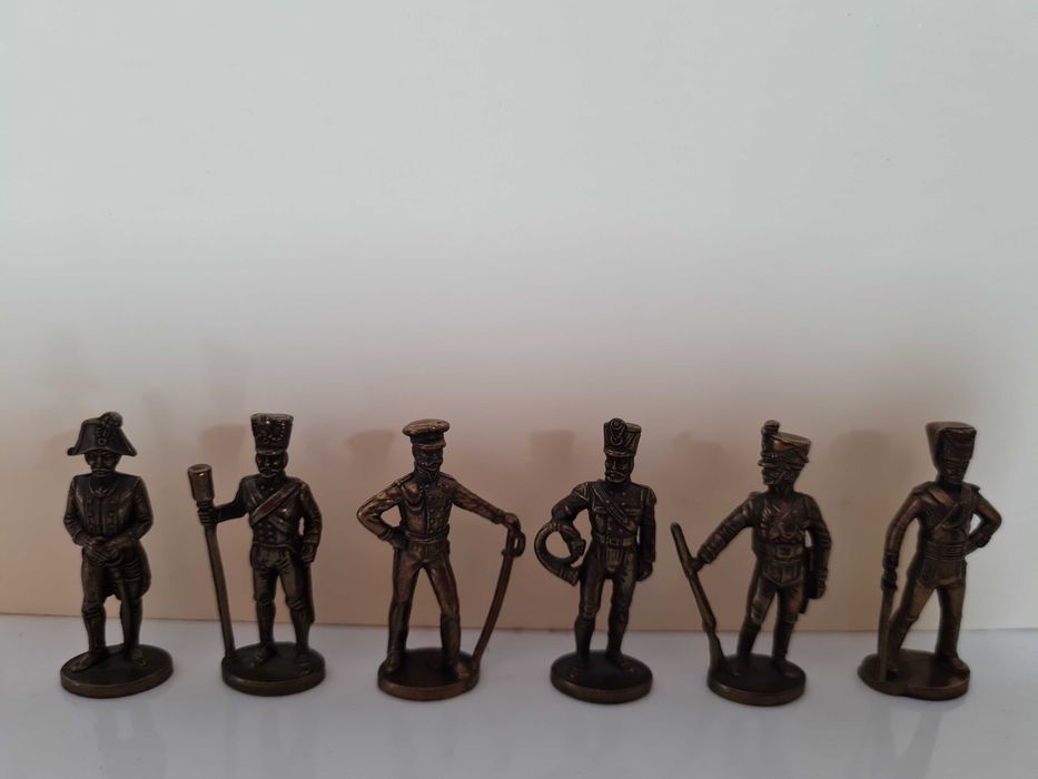 Kinder фигурки на войници