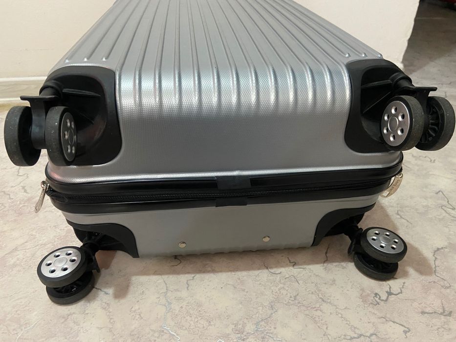 Чемодан на колесах