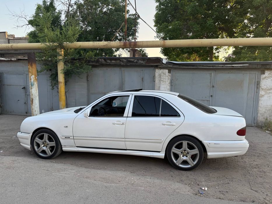 Mercedes-Benz W210 E280