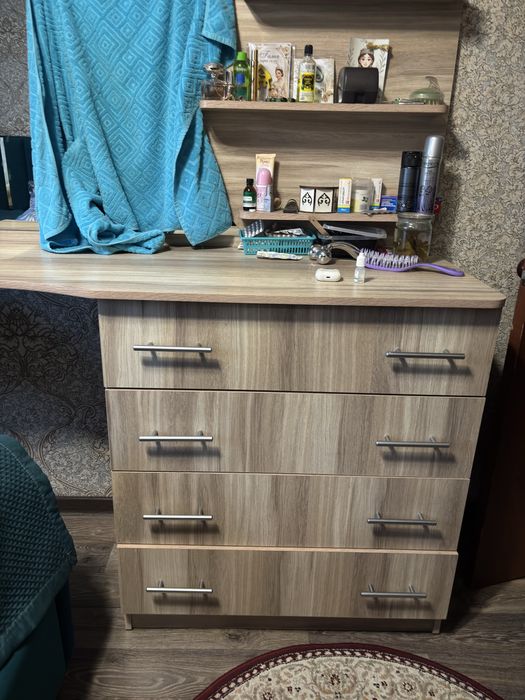 продам комод с зеркалом