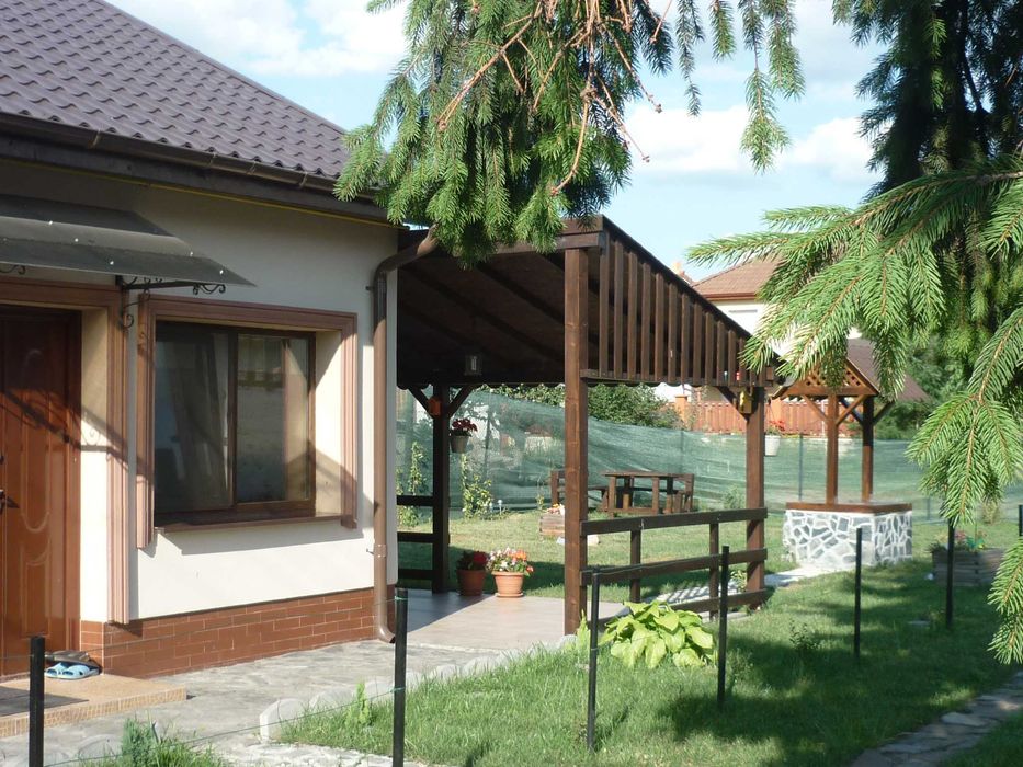 INCHIRIEZ casa Gradiste