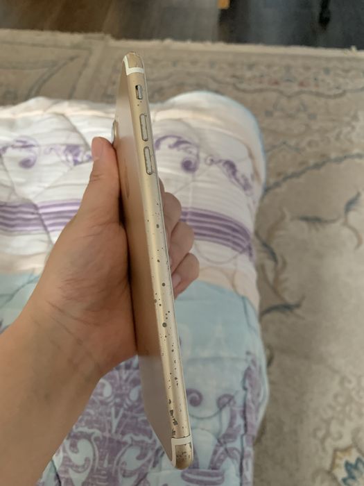 Продам айфон 7+