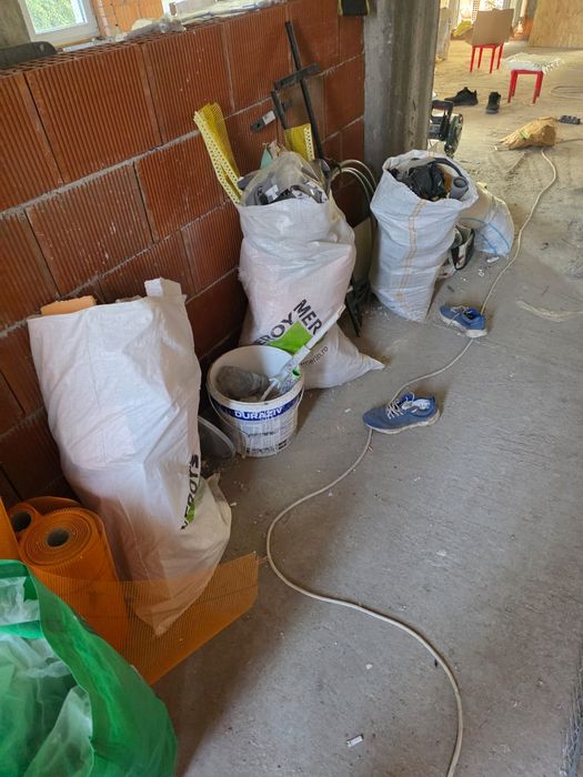 Transport moloz  debarasari moloz