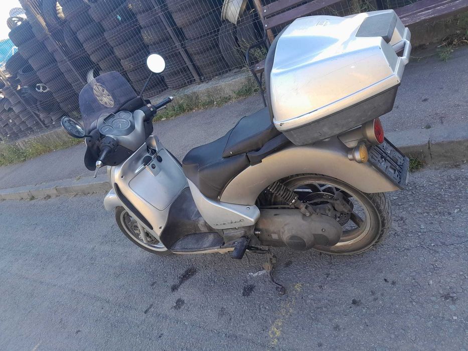 Aprilia Scarbeo an 2003 SE VINDE