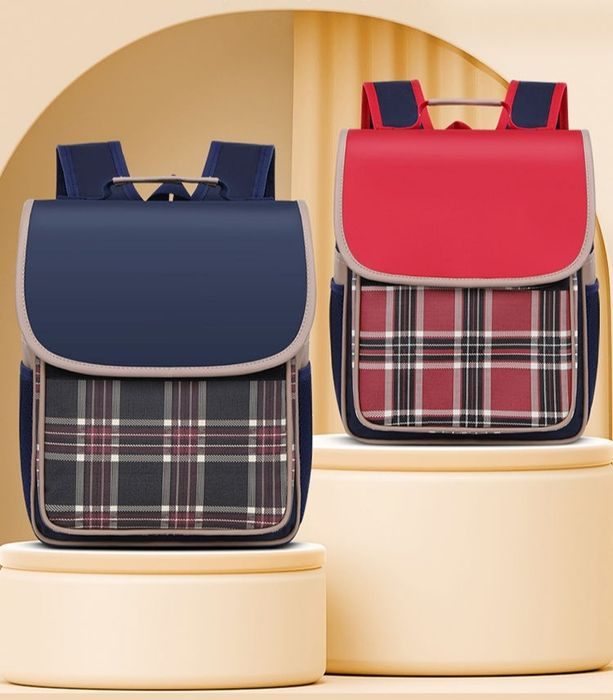 Школьный рюкзак для младших классов портфель вместительный водонепрони