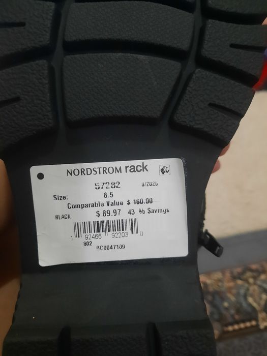 Продаётся ботинки