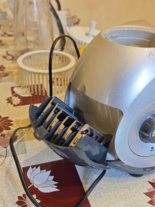 Продается кухонный комбайн Vitek VT-1616 SR, соковыжималка, блендер