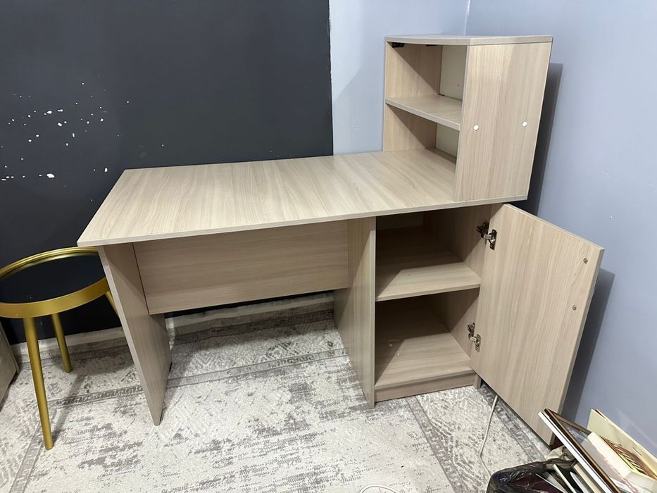 Книжный столлллл