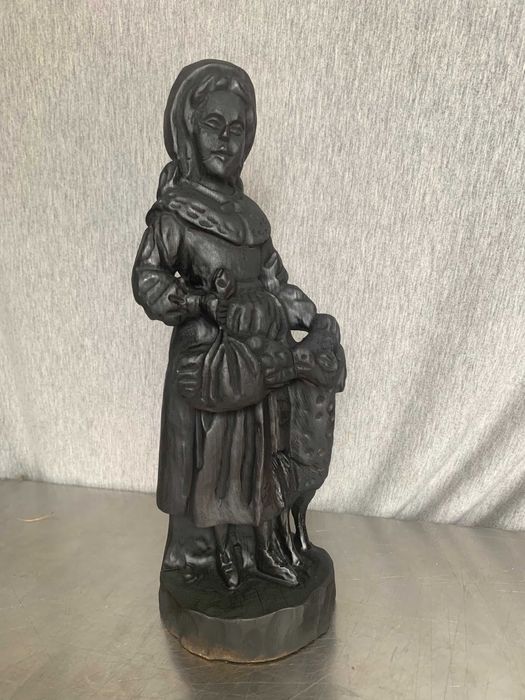стара дървена фигура
