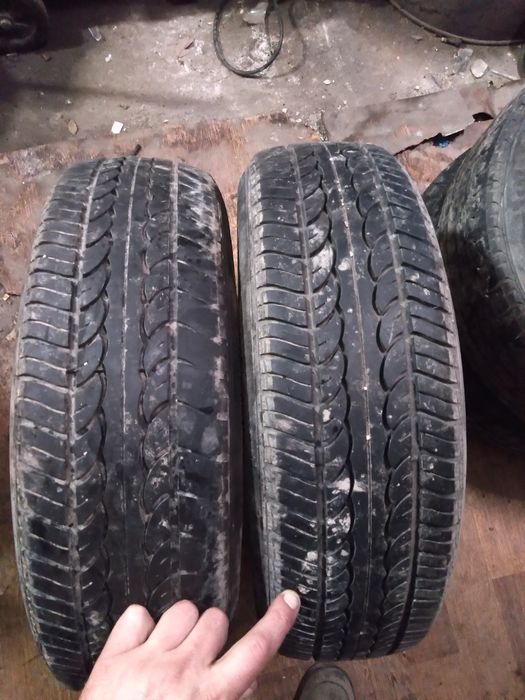 Подам 2 шины 165/70/14