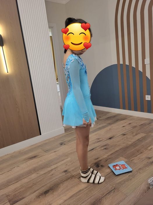 Продаю платья для фигурной катание