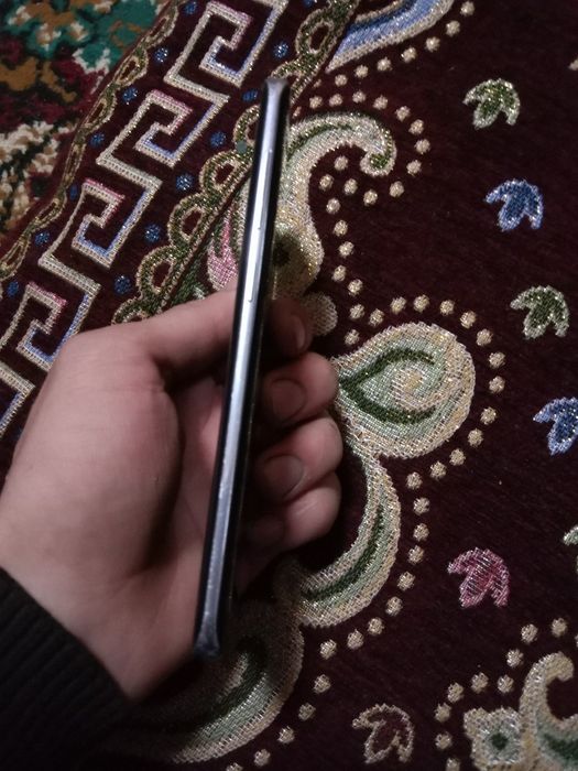 Samsung s8 sotiladi.
