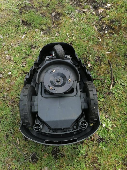 Robot pentru tuns iarbă/gazon