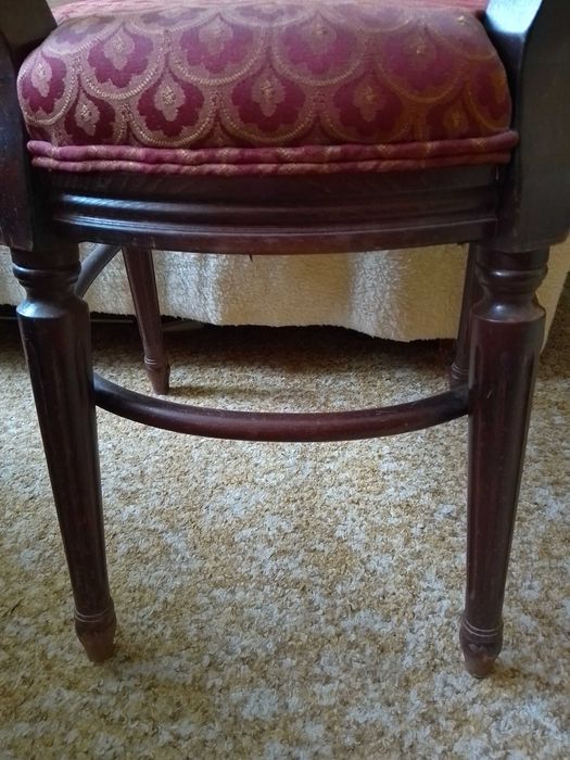 Старинен стол за хора със стил и вкус