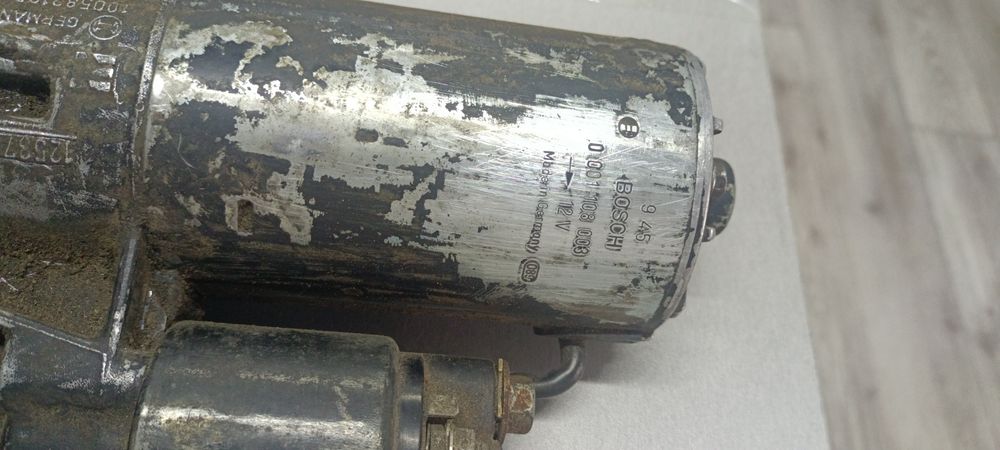 Стартер на Mercedes-102 двигатель