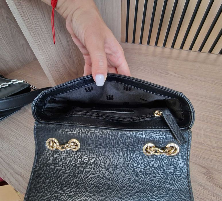 Чанта Tommy Hilfigher през рамо