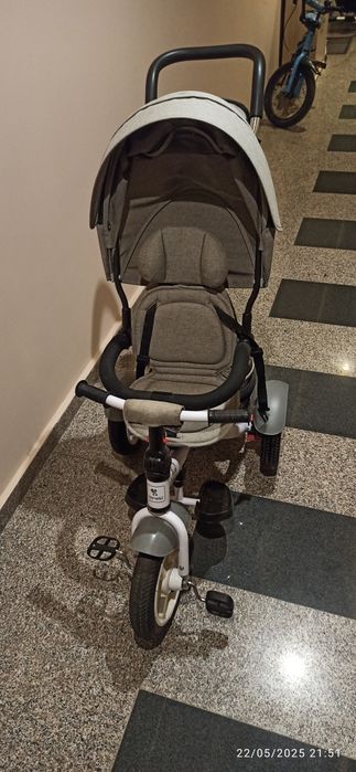 Триколка със сенник