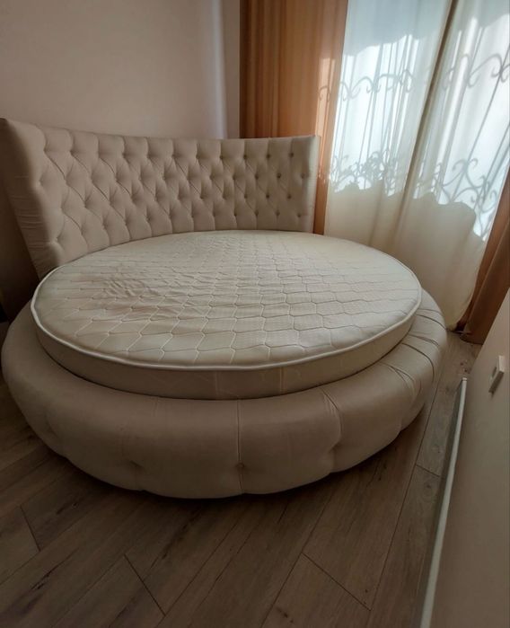 Кровать круглая.