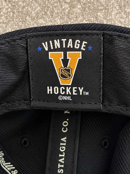Șapcă Mitchell & Ness Anaheim Ducks – Snapback reglabilă – neagră – NHL 20th Anniversary