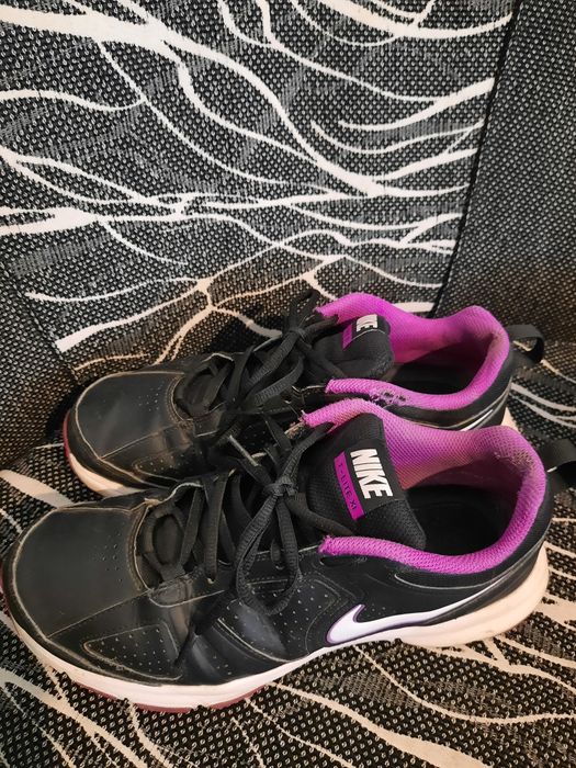 Маратонки Nike T-LITE XI