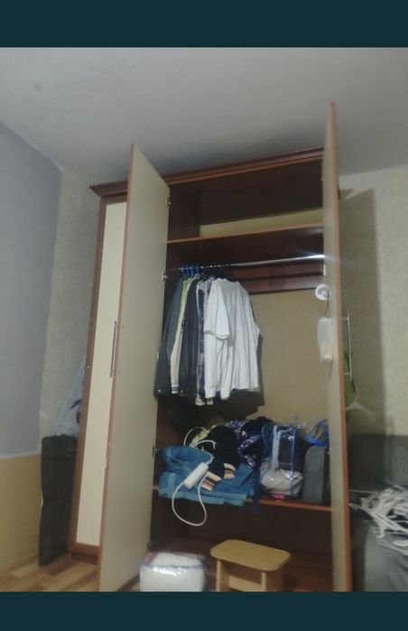 Продам шкаф с зеркалом