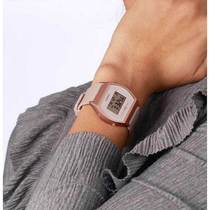 Нов дамски часовник Casio LW-204-4AEF - гаранция