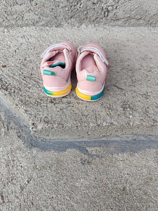 Бебешки обувки за момиче