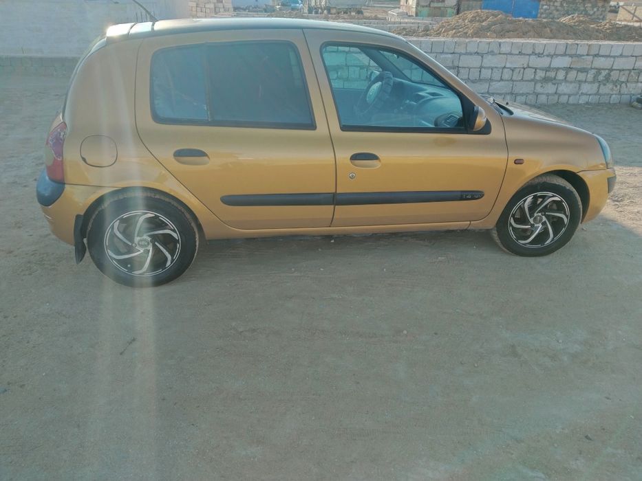 Renault Clio 2002 ж 1,4 обём автомат