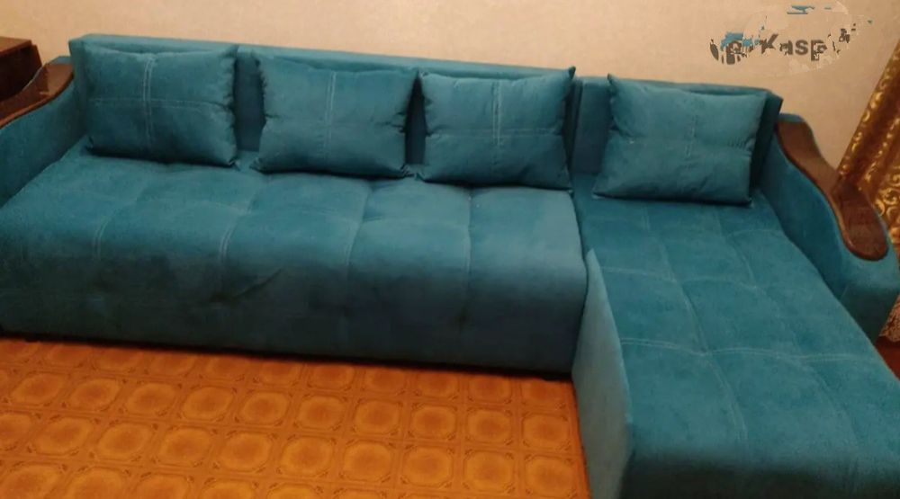 В продаже диван на пружинах.