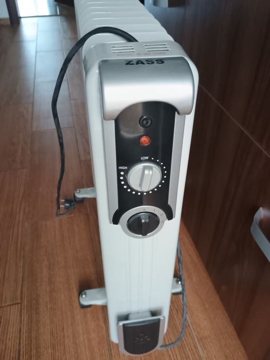 Vând calorifer electric