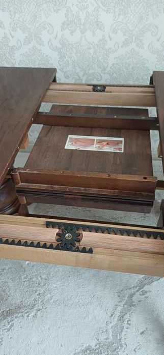 Продам стол  в отличном состояние