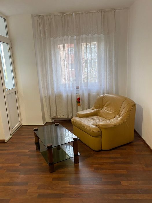 Inchiriez garsoniera decomandata