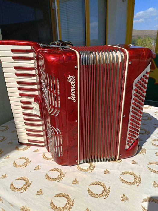 Акордион Weltmaister 96 basa и Акордион Serenelli 80 basa