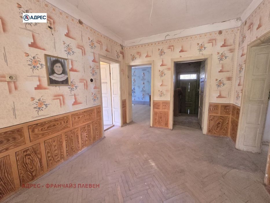 Къща в Плевен, област-гр.Гулянци площ 207 цена 24800