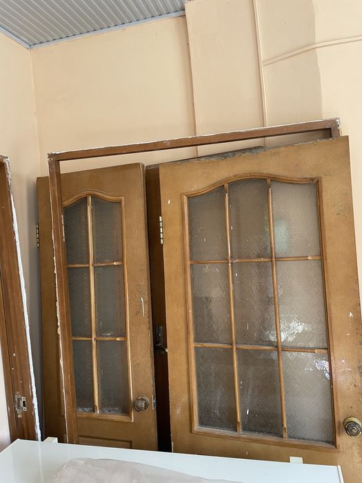 Двери межкомнатные деревяннные