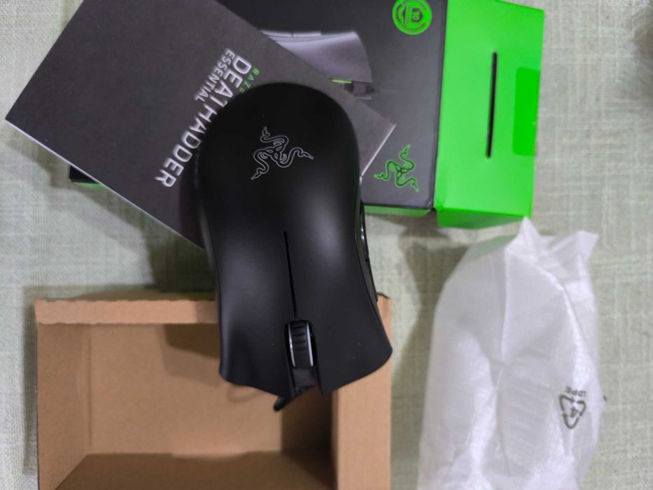 Геймърска мишка Razer DeathAdder Essential, черен